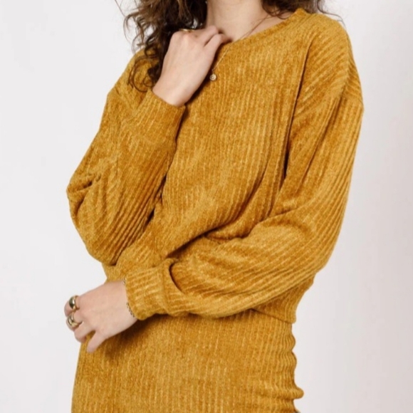 Gold Ribbed Velvet Pullover - Picture 5 of 7